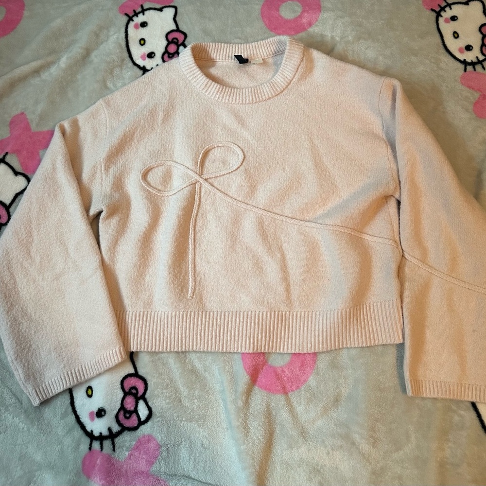 Women’s H&M divided appliquéd bow pink sweater in light dusty pink size medium